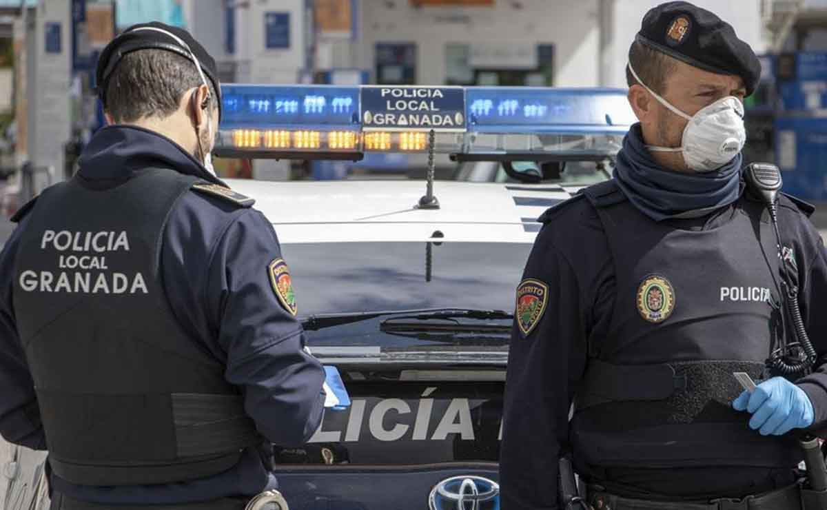 Un conductor detenido tras agredir a un policía local en Granada y dar positivo en el control de alcholemia