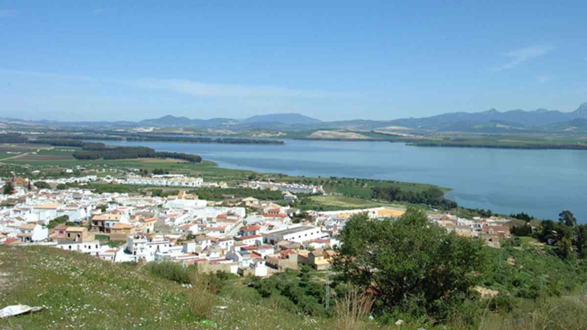 La inmobiliaria Solvia vende un piso en Bornos, Cádiz, por 52.000 euros.
