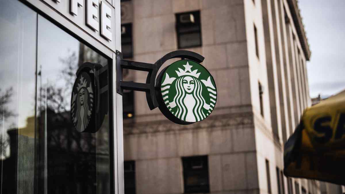 Starbucks despidió a un gerente pero la justicia falla a su favor y tendrá que readmitirlo o pagarle una indemnización.