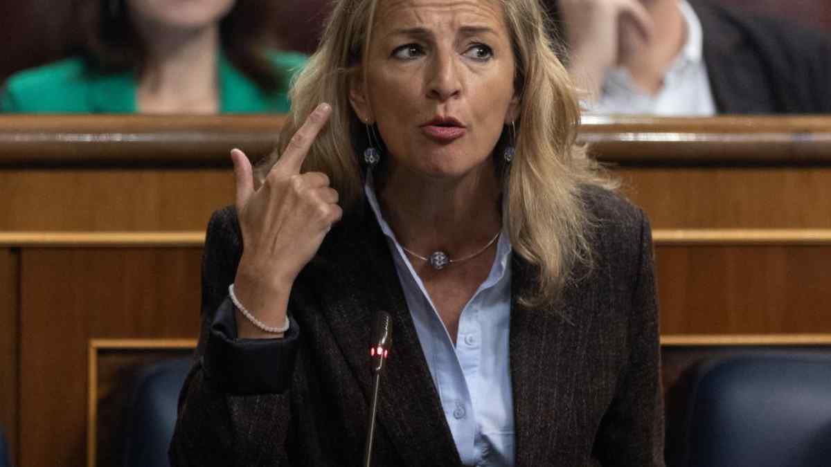 La ministra anuncia que este martes de el Consejo de Ministros aprobará la reducción de la jornada laboral.