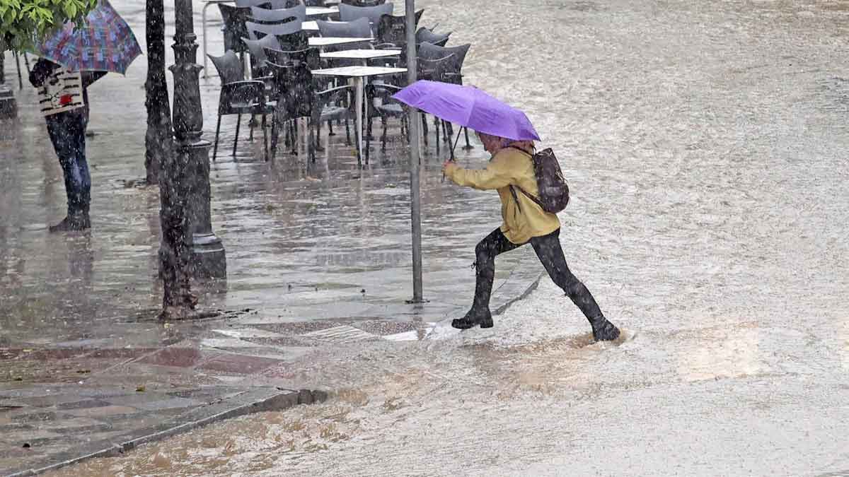La AEMET ha activado un aviso amarillo por lluvias y tormenta en diferentes puntos de seis provincias de Andalucía.