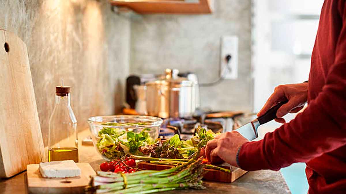 Algunas ideas de recetas frías que son perfectas para la temporada estival. Desde ensaladas, hasta tartares, pasando por sopas.