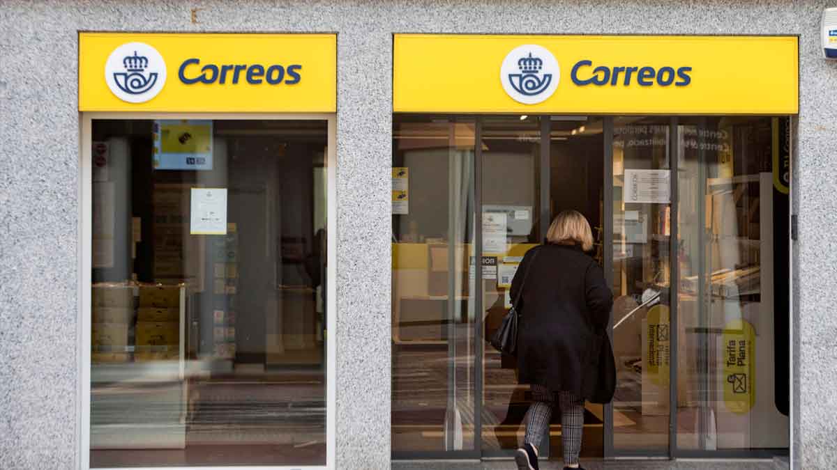 Ayudó a un cliente en apuros y fue despedida del servicio postal: la justicia ordena su reincorporación
