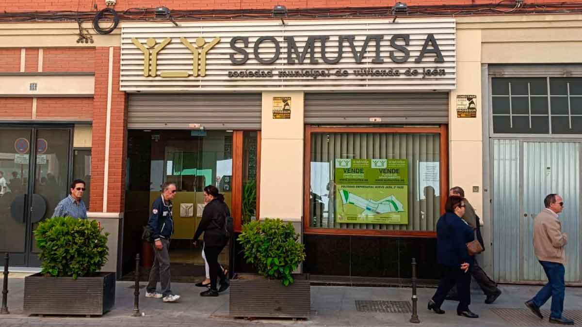 Fachada de las oficinas de Somuvisa en Jaén para el registro de demandantes de VPO