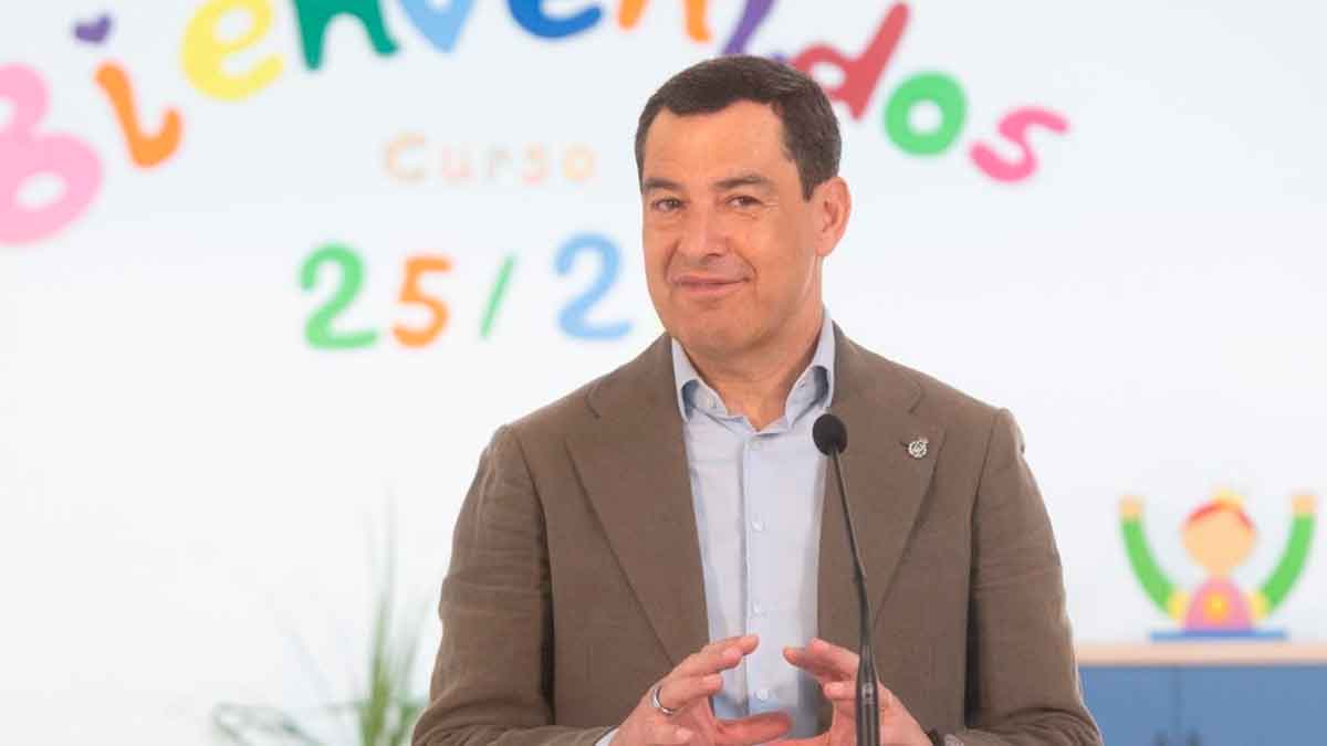 Presidente de la Junta de Andalucía durante la presentación del curso escolar 2025/ 2026 con anuncio de tutorías telemáticas