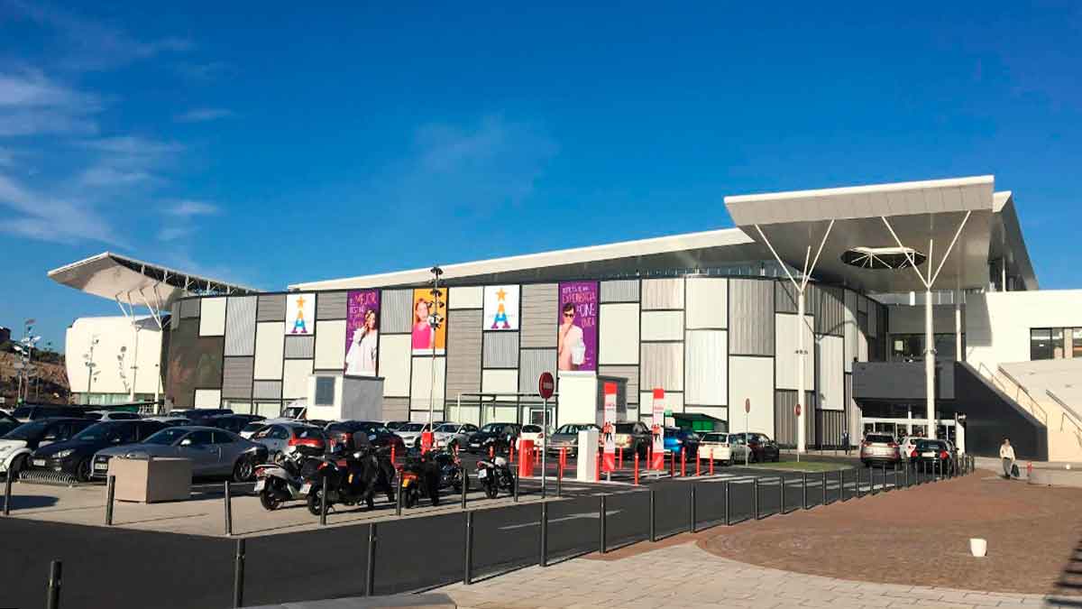 Centro Comercial Torrecárdenas de Almería donde se ofrece empleo con contrato parcial indefinido