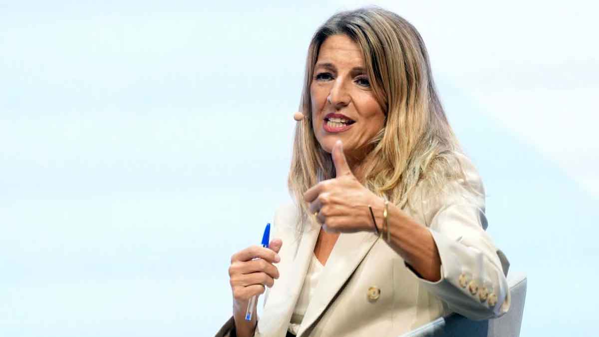 La ministra Yolanda Díaz durante la presentación de la nueva ayuda del SEPE para trabajadores con contratos temporales de casi 600 euros al mes