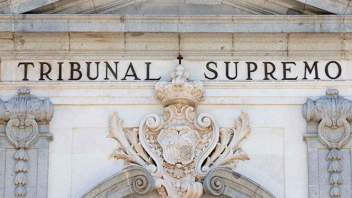 Fachada del Tribunal Supremo, que aclara cuándo un autónomo no debe seguir pagando cuotas a la Seguridad Social