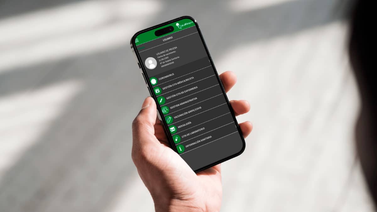 Tarjeta sanitaria virtual en un teléfono móvil para realizar trámites sanitarios en Andalucía