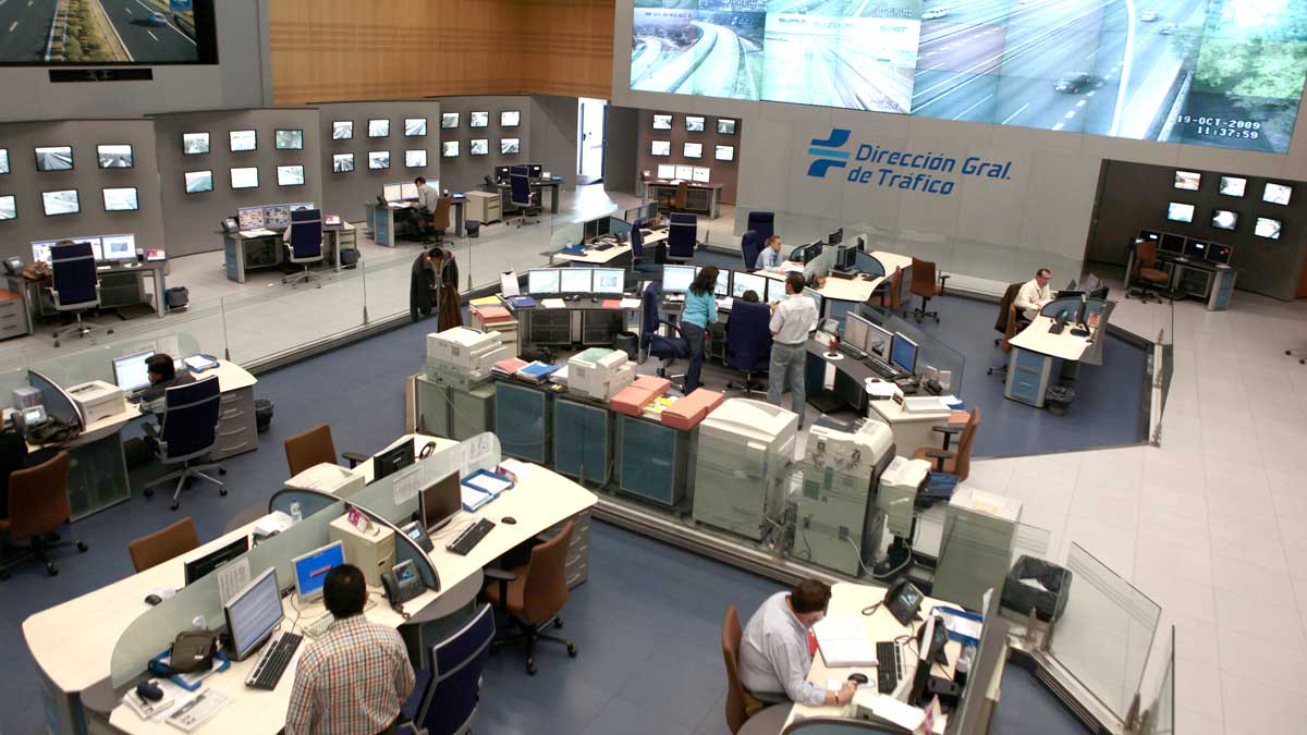 Centro de control de la DGT durante el colapso del registro de patinetes