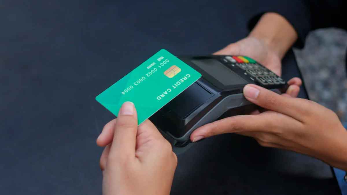 Pago con tarjeta de crédito tras los cambios del Gobierno en el crédito al consumo en España