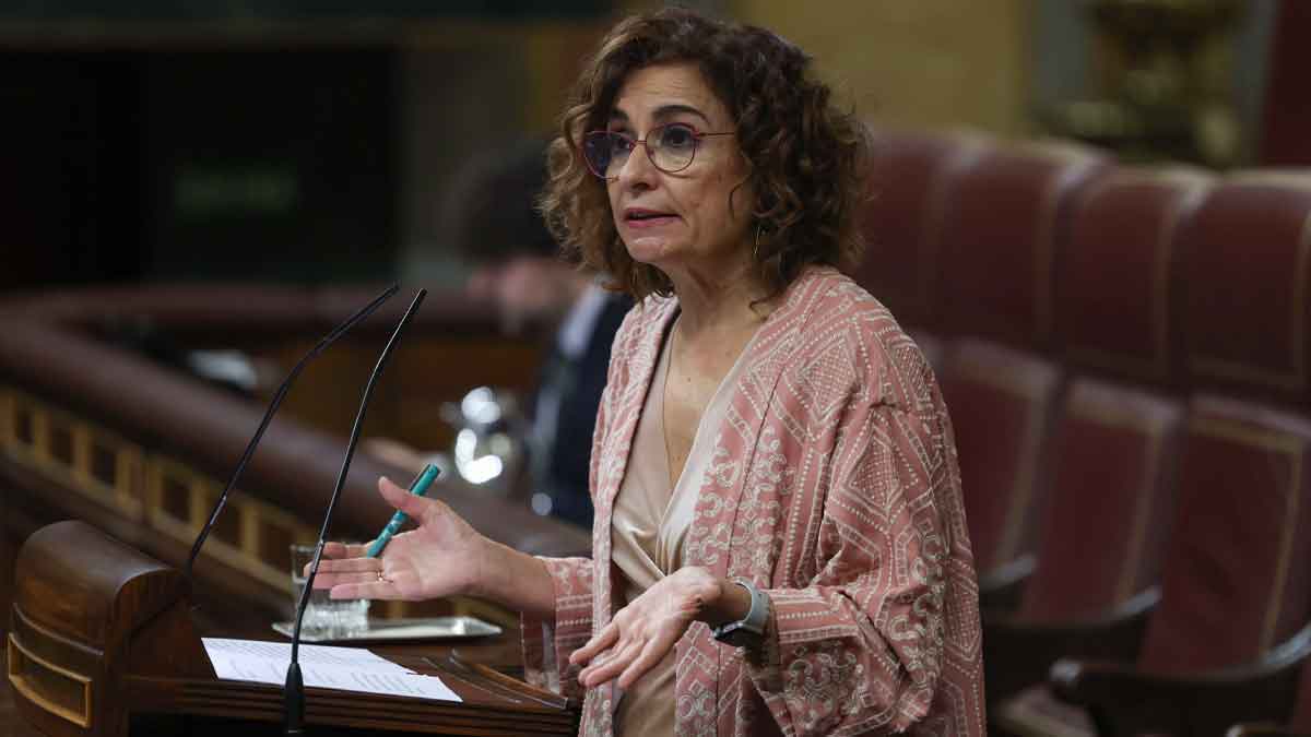 María Jesús Montero interviene en el Congreso durante un debate sobre los fondos europeos