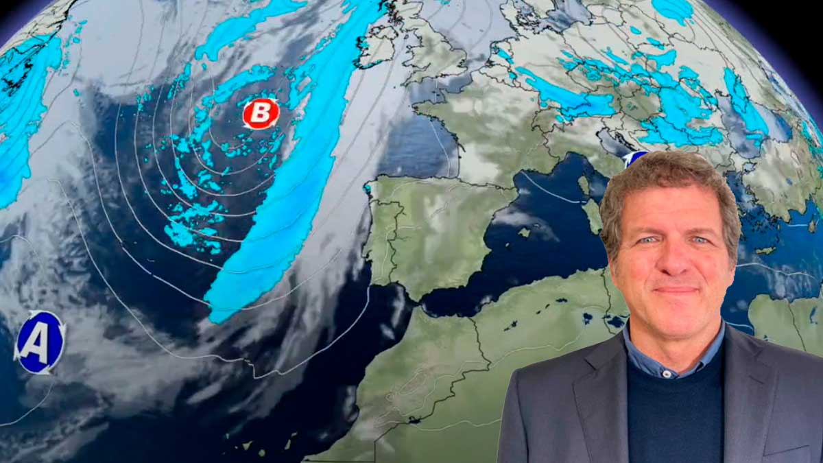 Mario Picazo junto a un mapa meteorológico que muestra un giro radical del tiempo en Andalucía a mediados de semana