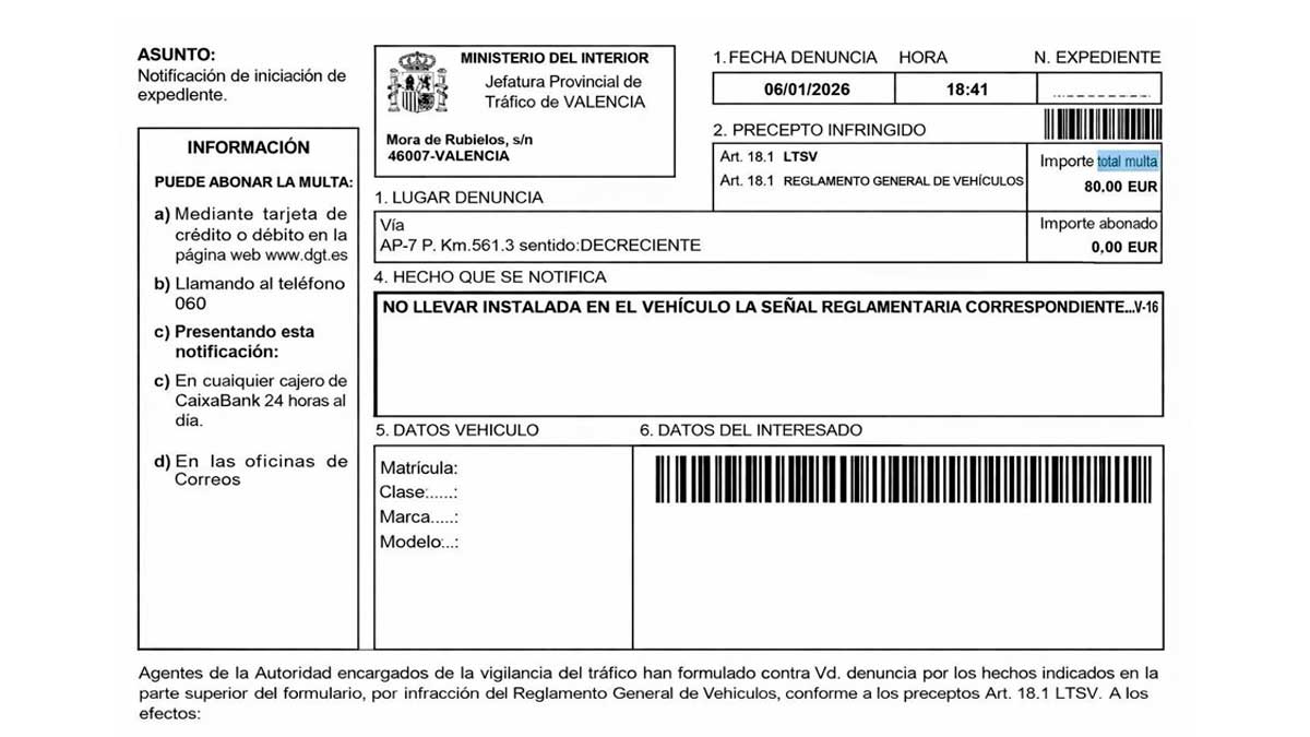 Notificación de multa de la DGT por no llevar instalada la señal V16 en el vehículo