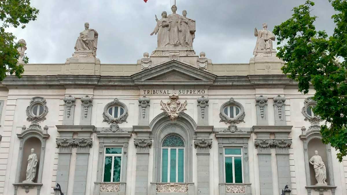 Fachada del Tribunal Supremo que blinda el salario de teletrabajadores ante cortes de luz o internet