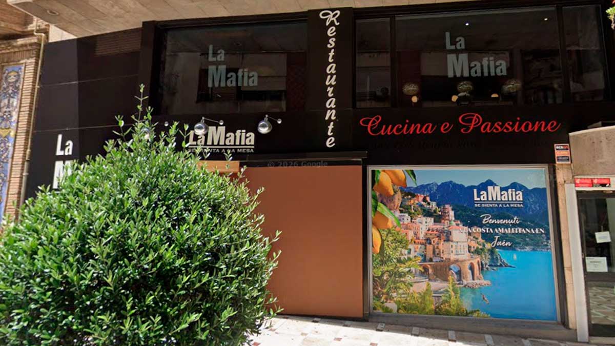 Fachada del restaurante La Mafia se sienta a la mesa situado en Jaén, tras la anulación de la marca en España