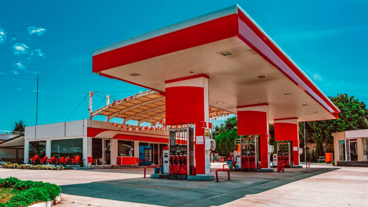 Gasolinera en Andalucía con precios de gasolina y diésel más baratos tras la bajada del IVA