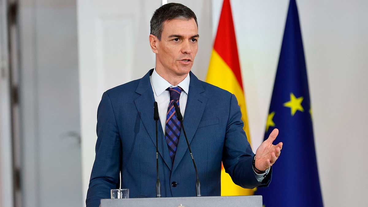 Pedro Sánchez anuncia la bajada del IVA de gasolina, luz y gas en España