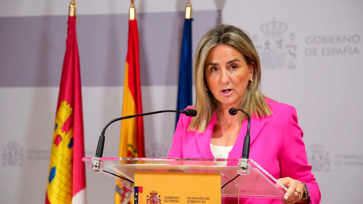 Ministra de Educación durante el anuncio de las becas Medrano con ayudas de hasta 8.100 euros para estudiantes
