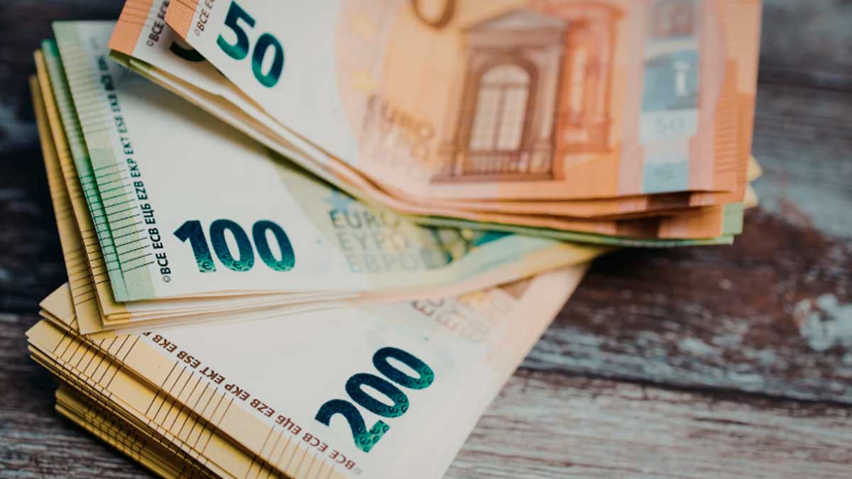 Billetes de euro en efectivo para ahorro en casa ante imprevistos económicos