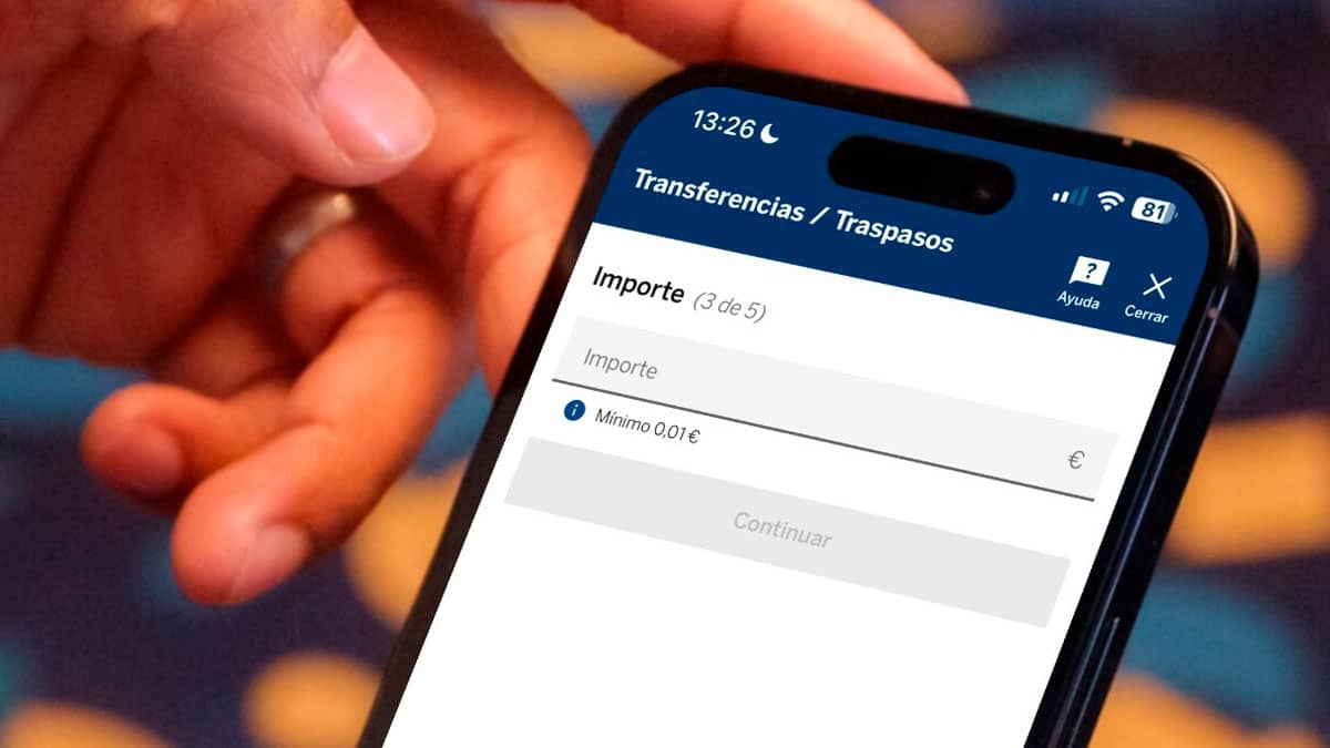 Usuario realizando una transferencia bancaria en el móvil y revisando el importe antes de enviarla