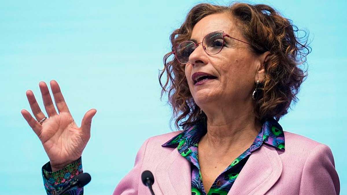 Ministra de Hacienda anunciando cambios de última hora en la declaración de la Renta 2026
