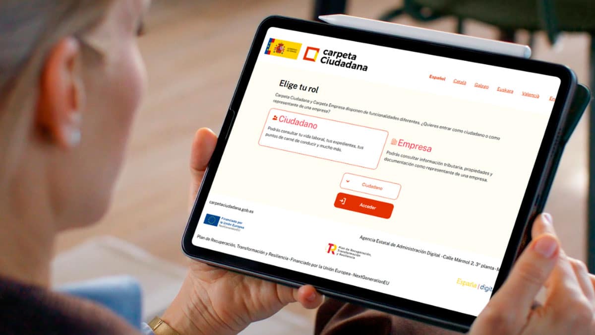 Pantalla de Mi Carpeta Ciudadana en una tablet, servicio online de la Administración utilizado como gancho en una campaña de phishing alertada por INCIBE.