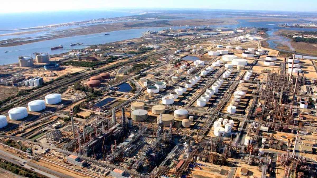 Vista aérea del complejo industrial Onuba en Andalucía, futuro referente del hidrógeno verde en el sur de Europa