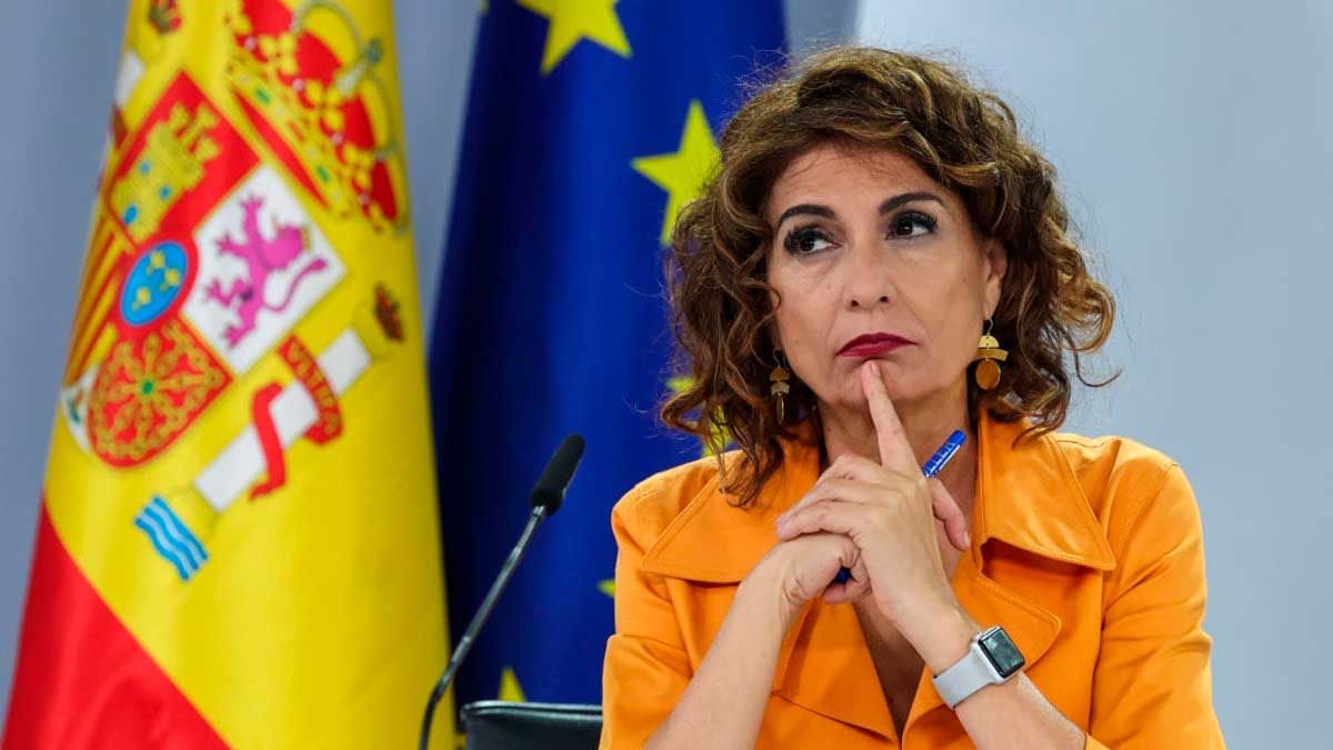 María Jesús Montero durante una comparecencia sobre la rebaja fiscal de Hacienda para la campaña de la Renta