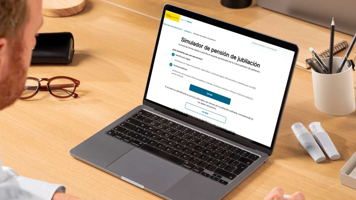 Simulador de pensión de jubilación de la Seguridad Social en un ordenador portátil