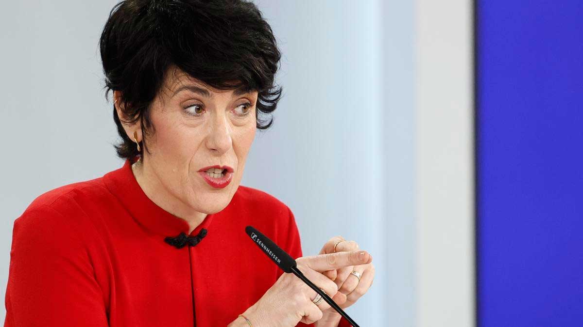 Ministra en rueda de prensa sobre subida de la base mínima de cotización de autónomos