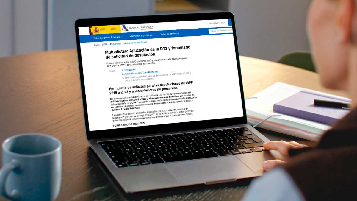 Formulario de devolución de mutualistas en la web de la Agencia Tributaria desde un ordenador portátil