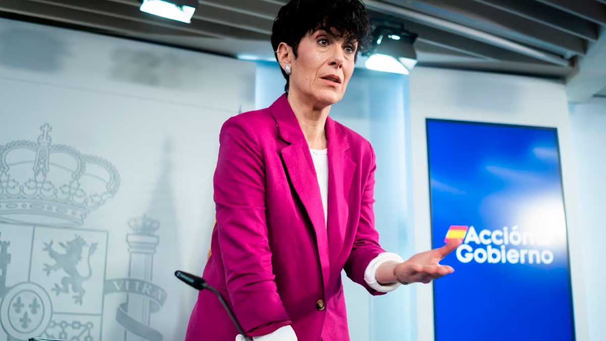 Elma Saiz explicando la subida de la pensión media en España