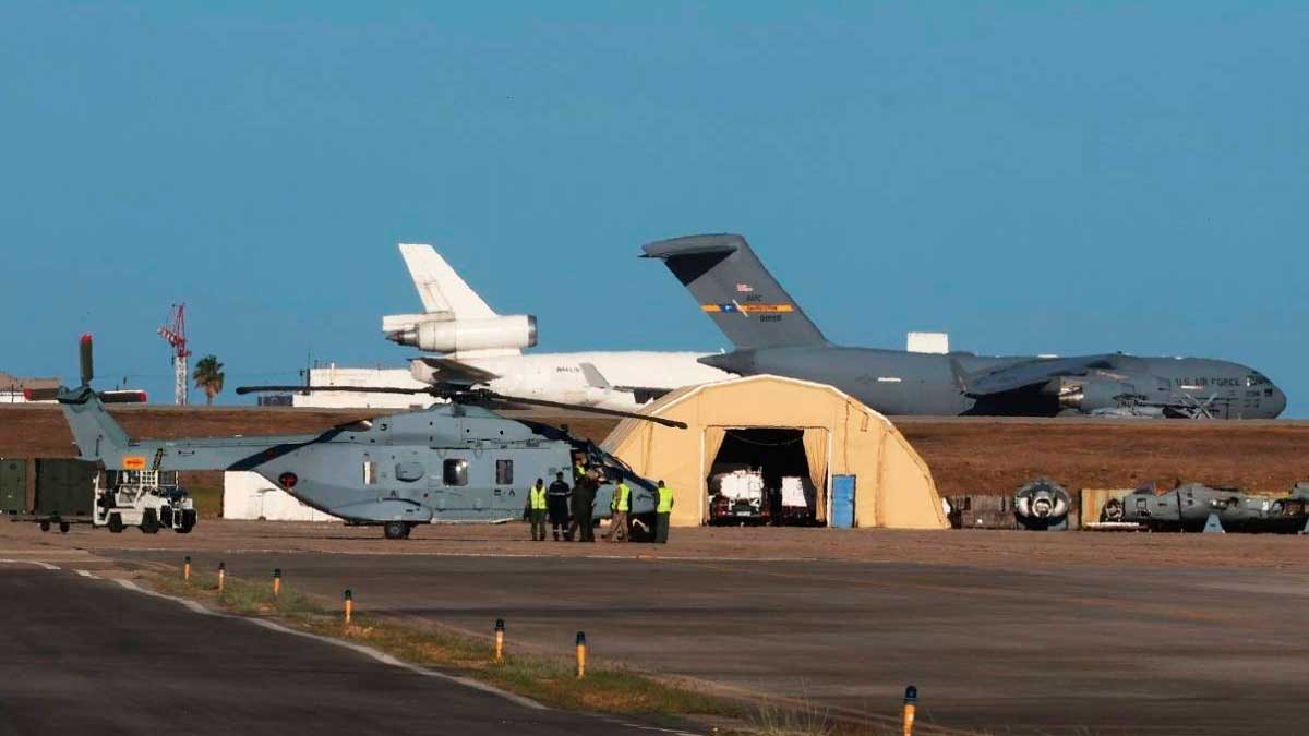 Trabajadores del aeropuerto de la base naval de Rota afectados por el ERTE anunciado por Versar
