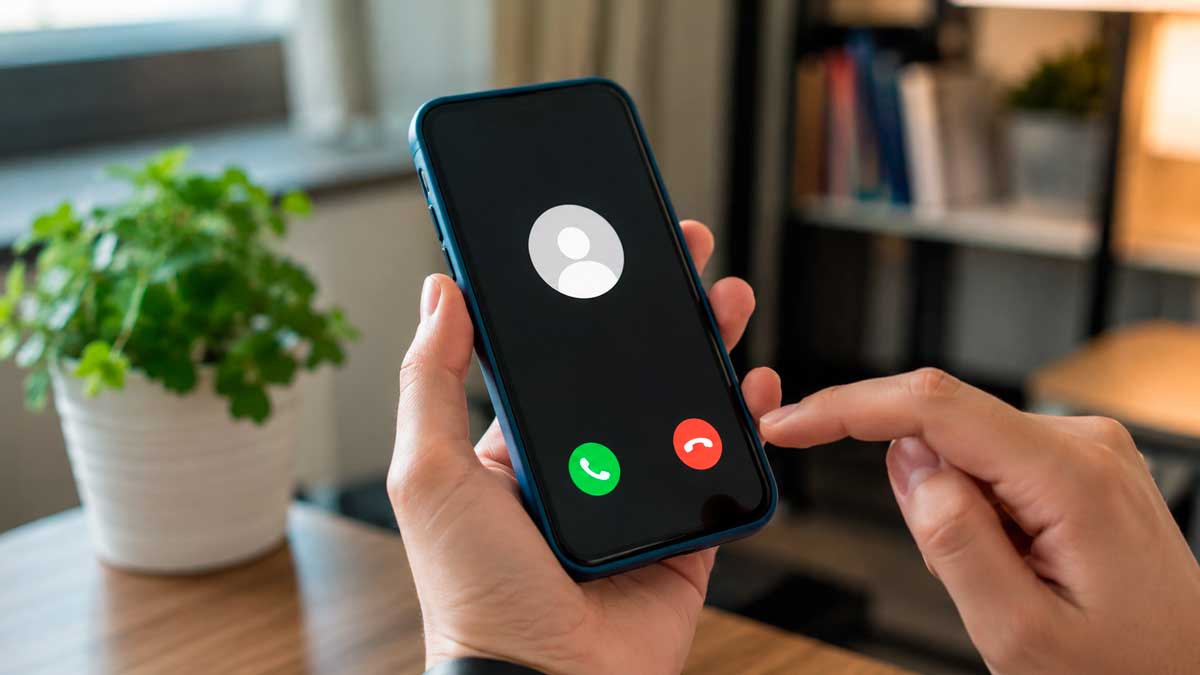 Móvil Android mostrando una llamada entrante con el modo No molestar activado