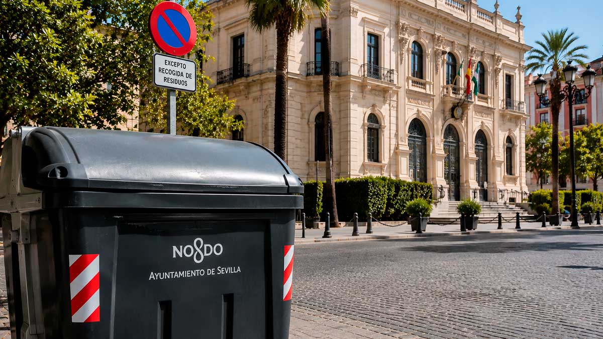 Contenedor de basura del Ayuntamiento de Sevilla durante el debate sobre la nueva tasa de residuos antes del verano