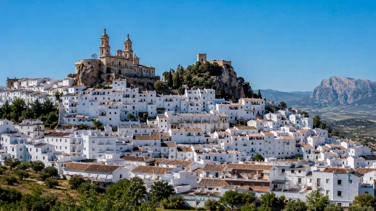 Vista panorámica de uno de los Pueblos Blancos de la Sierra de Cádiz beneficiados por las nuevas ayudas turísticas publicadas en el BOJA