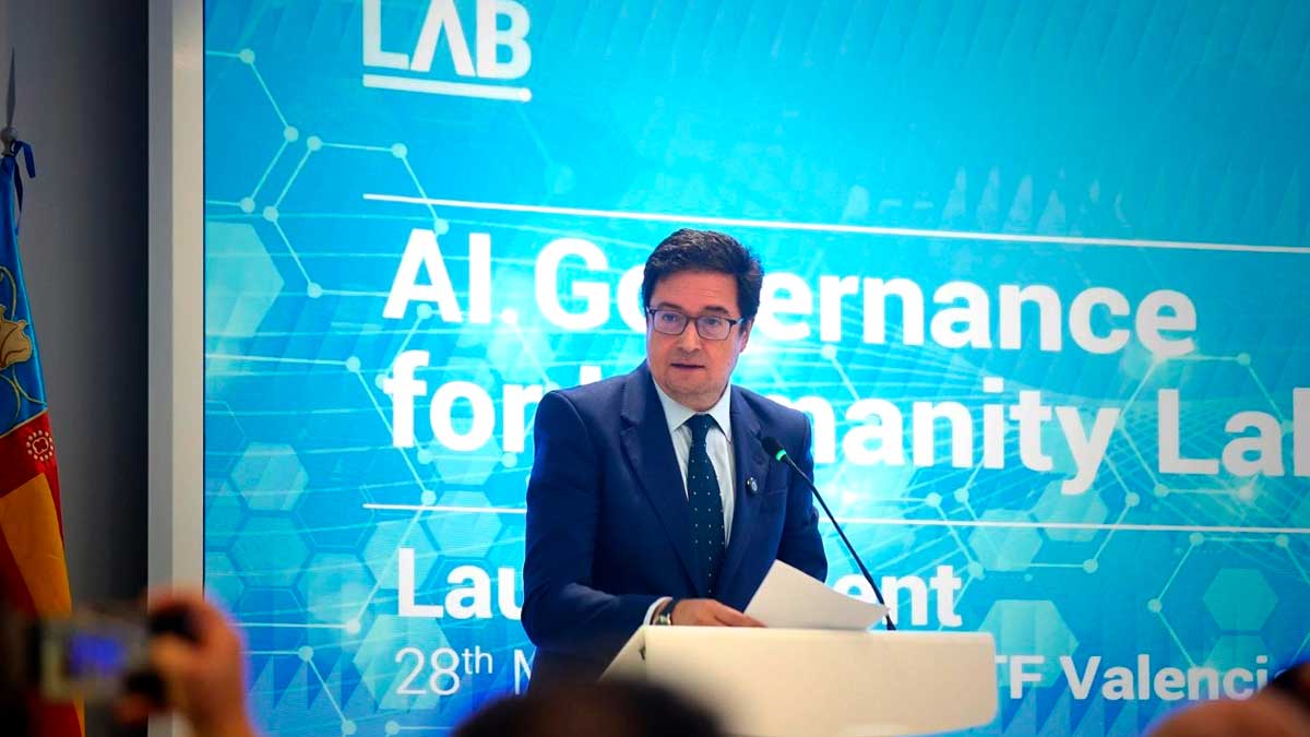 Óscar López presenta la nueva ley para regular la inteligencia artificial aprobada por el Gobierno