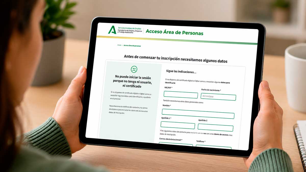 Persona realizando la inscripción en el SAE como demandante de empleo en Andalucía desde una tablet por vía telemática en 2026