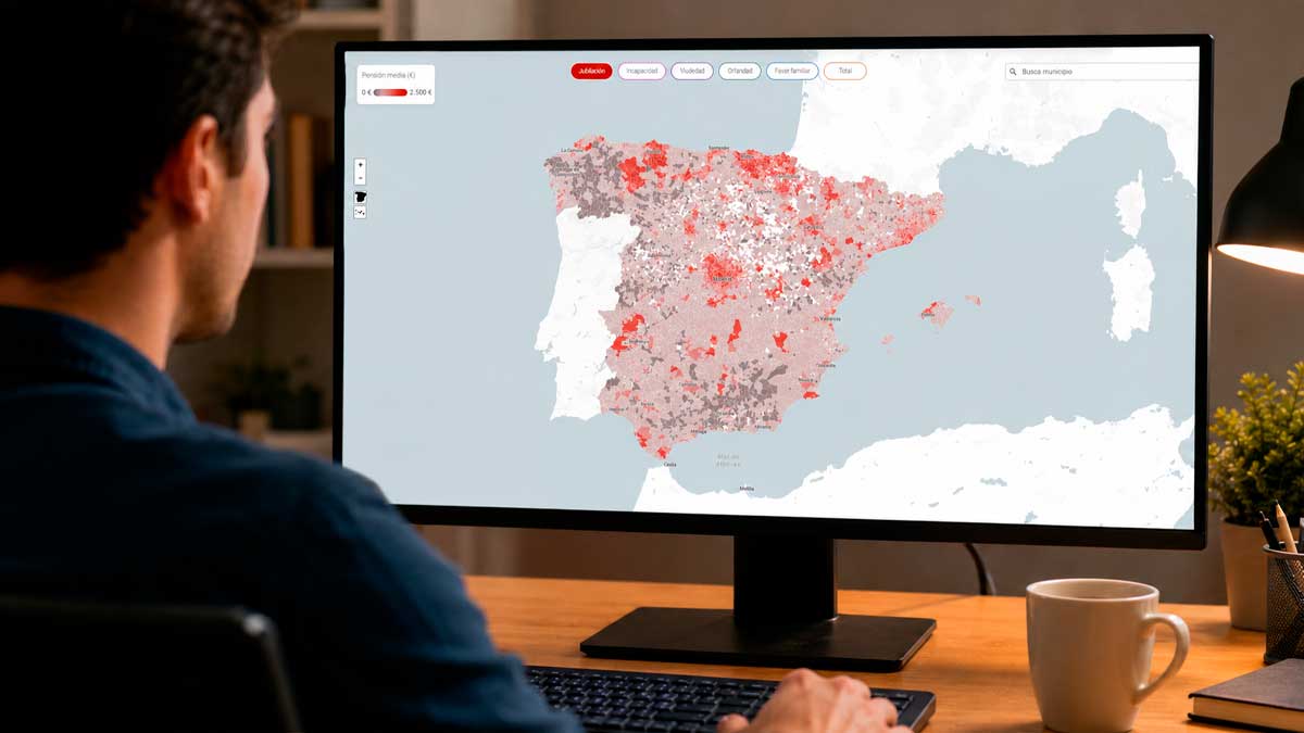 Persona consultando el mapa de pensiones en España en 2026 con importes de entre 800 y 2.500 euros al mes
