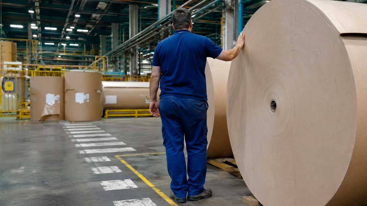 Trabajador en una fábrica de papel con incapacidad permanente por enfermedad circulatoria