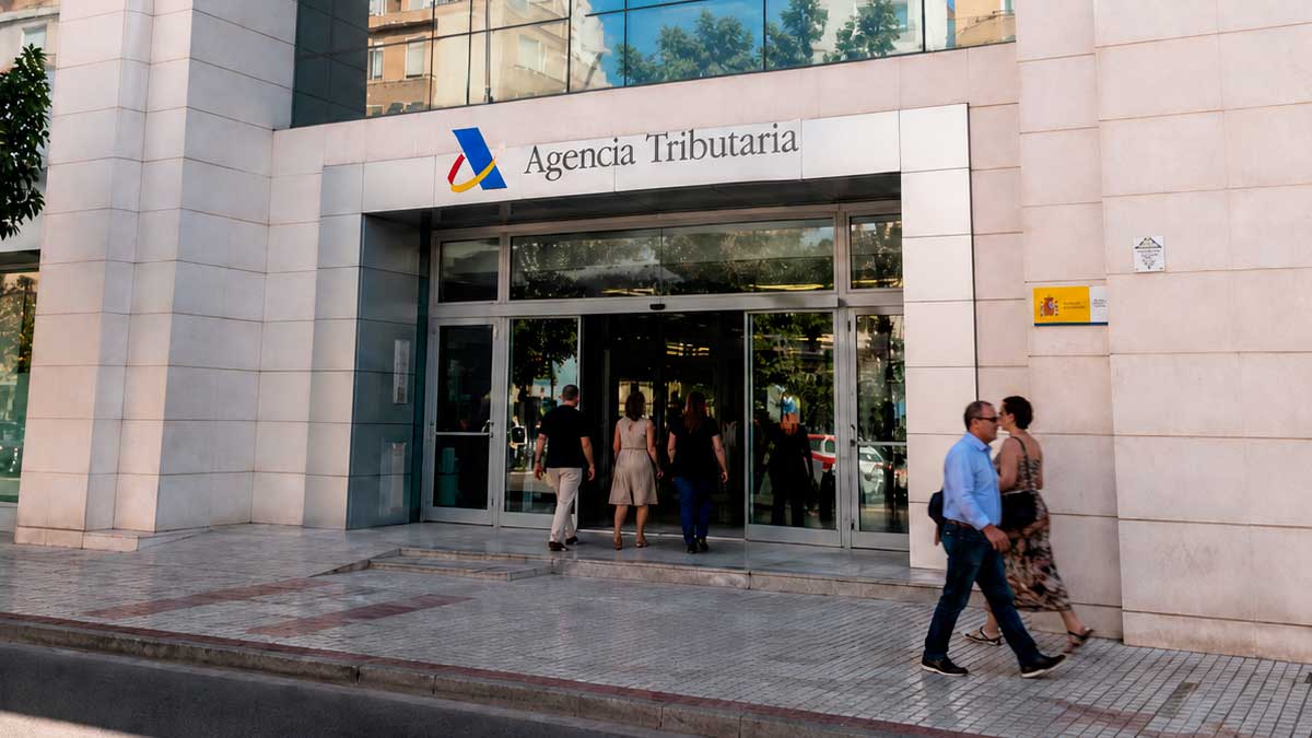 Fachada de la Agencia Tributaria en Andalucía