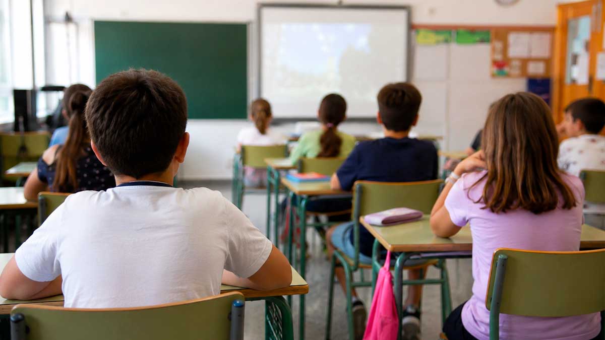 Alumnos de Primaria en un aula durante actividades del Programa de Refuerzo estival 2026 en Andalucía