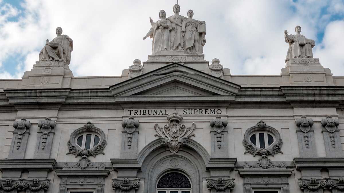 Fachada del Tribunal Supremo en Madrid sobre sentencia de antigüedad en contratos temporales