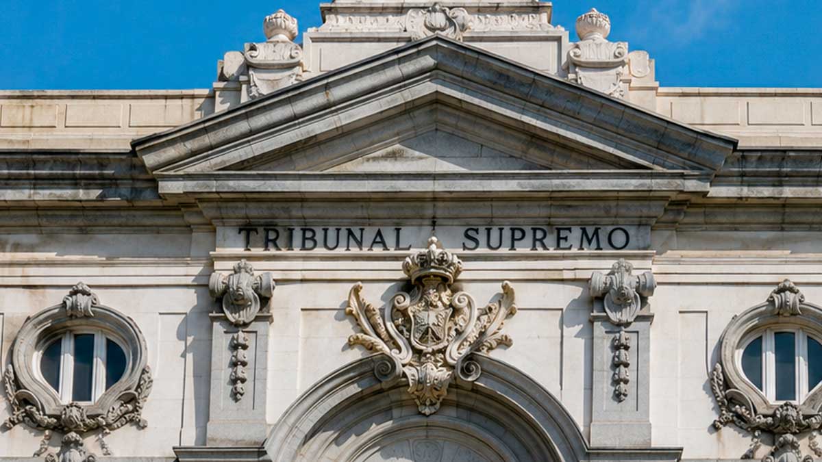 Fachada del Tribunal Supremo sobre la sentencia que prohíbe sanciones salariales por incapacidad temporal