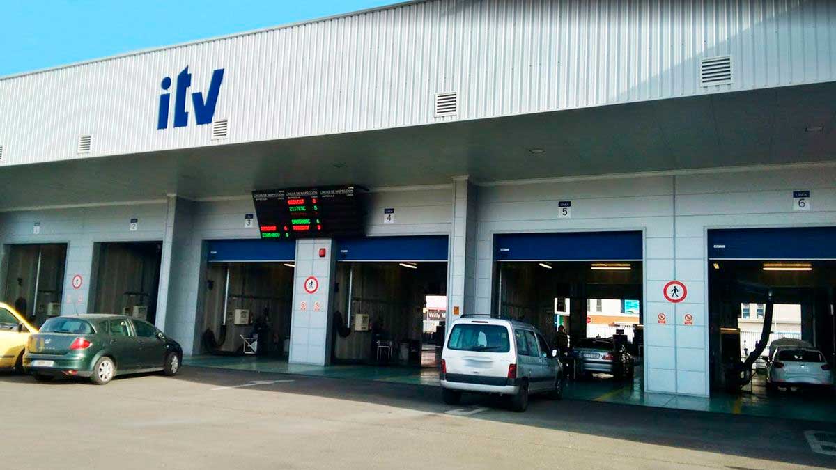Estación de ITV en España tras la propuesta de la UE para endurecer las inspecciones técnicas