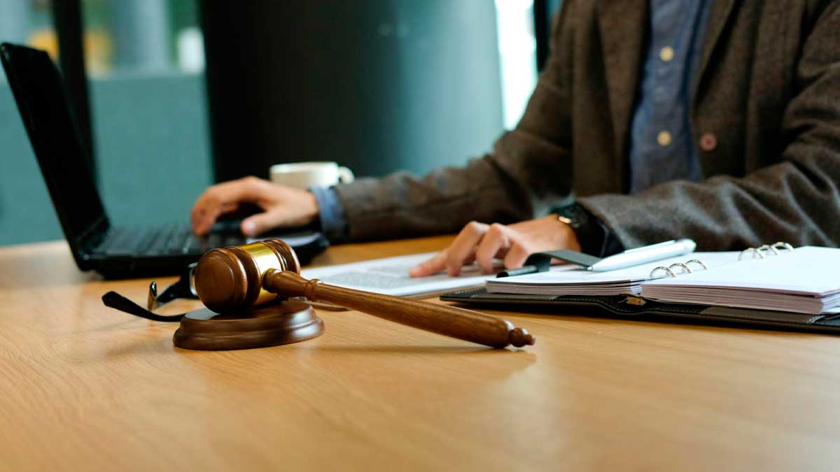 Trabajadora fija discontinua obtiene el derecho a cobrar una indemnización por falta de preaviso en su despido tras una sentencia del TSJ de Andalucía