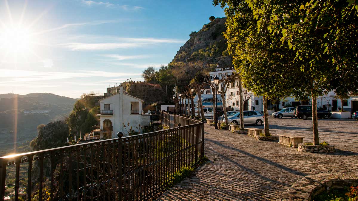 Vista panorámica de Grazalema, el pueblo de Cádiz donde las temperaturas rara vez superan los 30 grados en verano