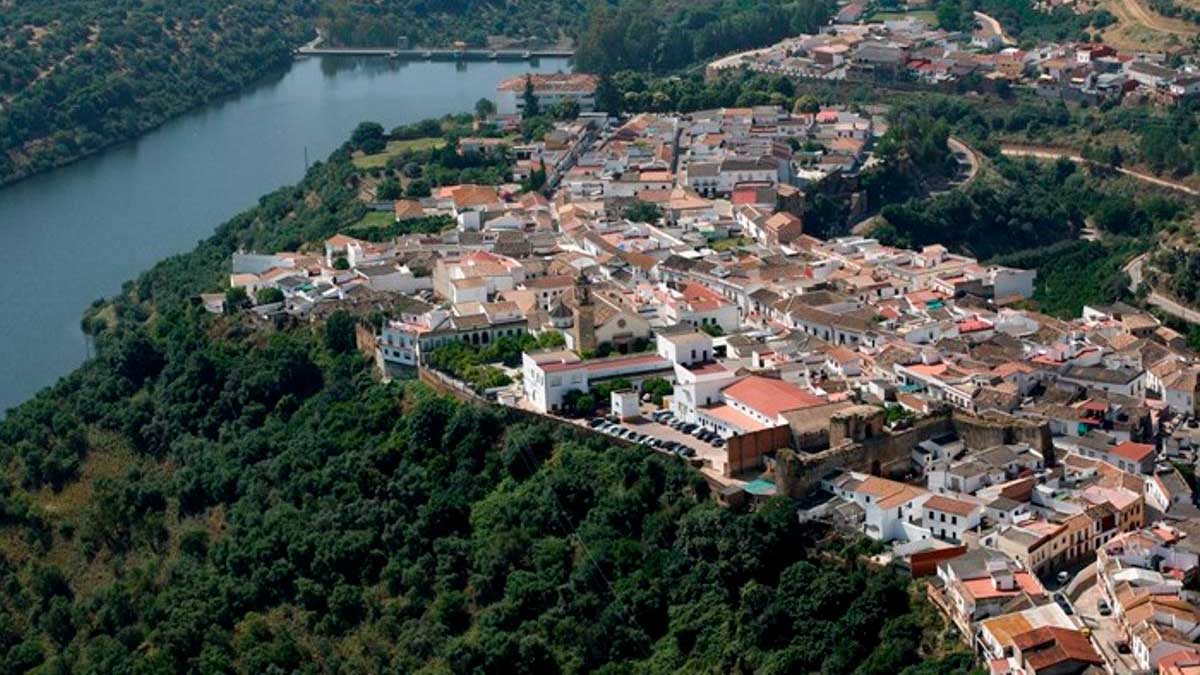 Vista aérea de Hornachuelos, municipio de Córdoba que ofrece ayudas de hasta 870 euros para gastos educativos
