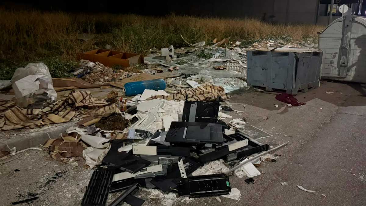 Vertidos ilegales de basura en el polígono de Los Olivares antes del cierre y videovigilancia